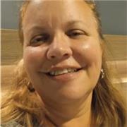 Profesora de matemáticas que imparte clases particulares a niños de primaria